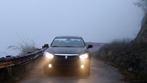 kiểm tra đèn khi lái xe trong thời tiết có sương mù