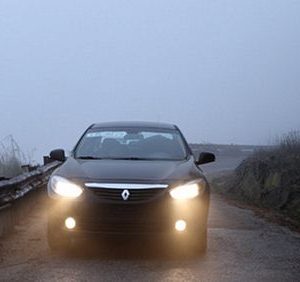 kiểm tra đèn khi lái xe trong thời tiết có sương mù