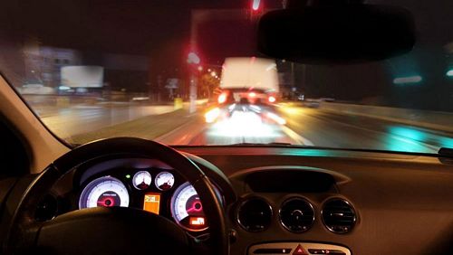 sử dụng đèn cốt đèn pha đúng cách khi lái xe vào ban đêm